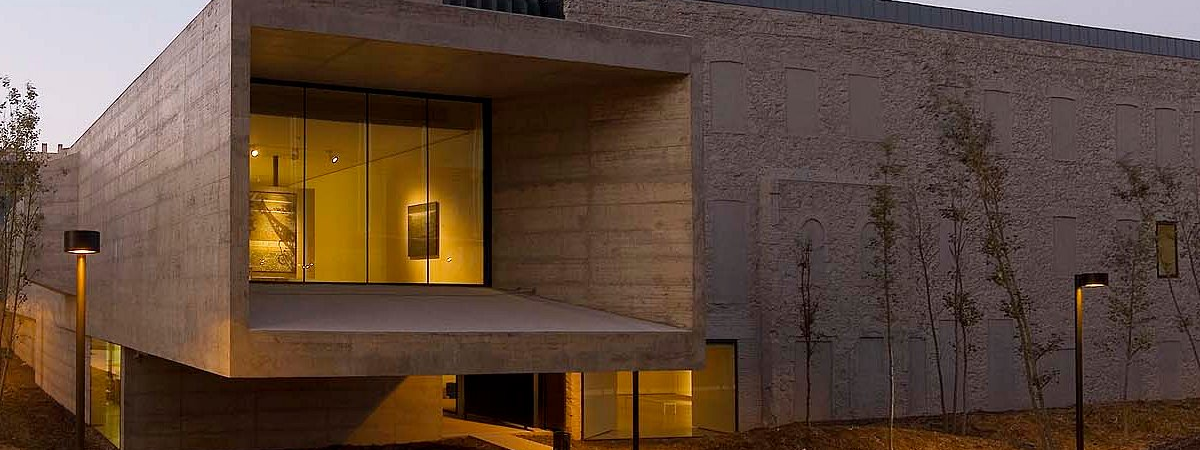 Museu Can Framis: El Diálogo del Hormigón y la Pintura Silenciosa